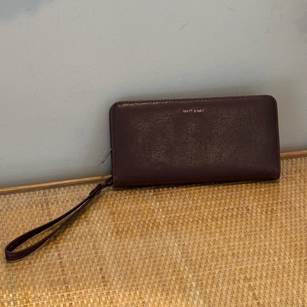 Matt & Nat Vegan leather Brown Wristlet Wallet NWOT